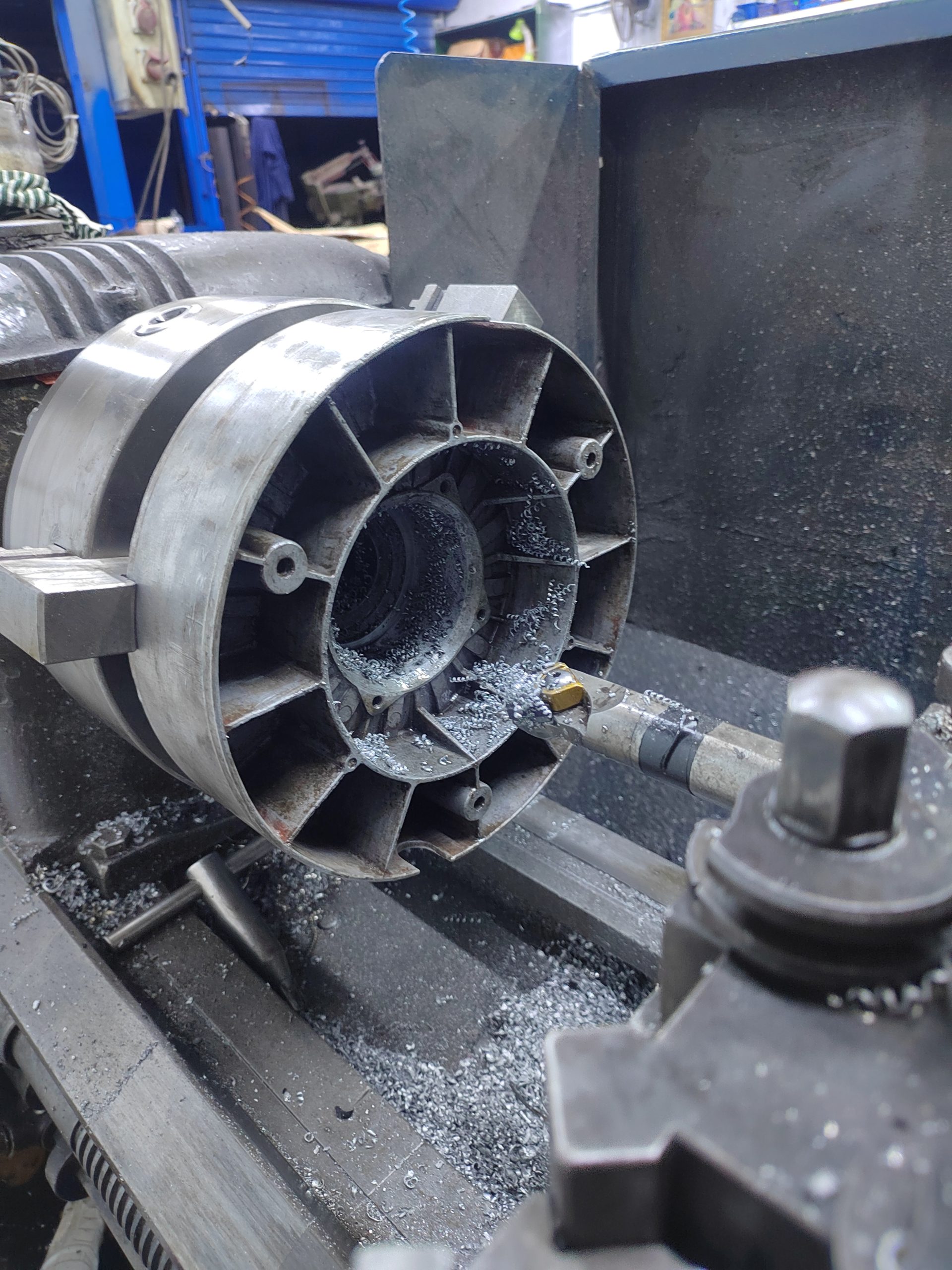 mecanizado de precisión de componente industrial en torno para reparación y fabricación en Lima